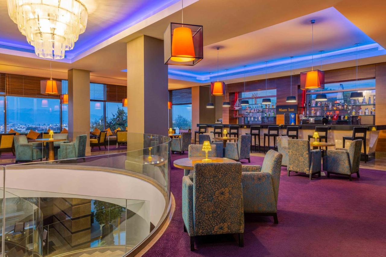 Hotel Çelik Palas Convention Center&Thermal SPA Bursa Exterior foto The bar at the hotel