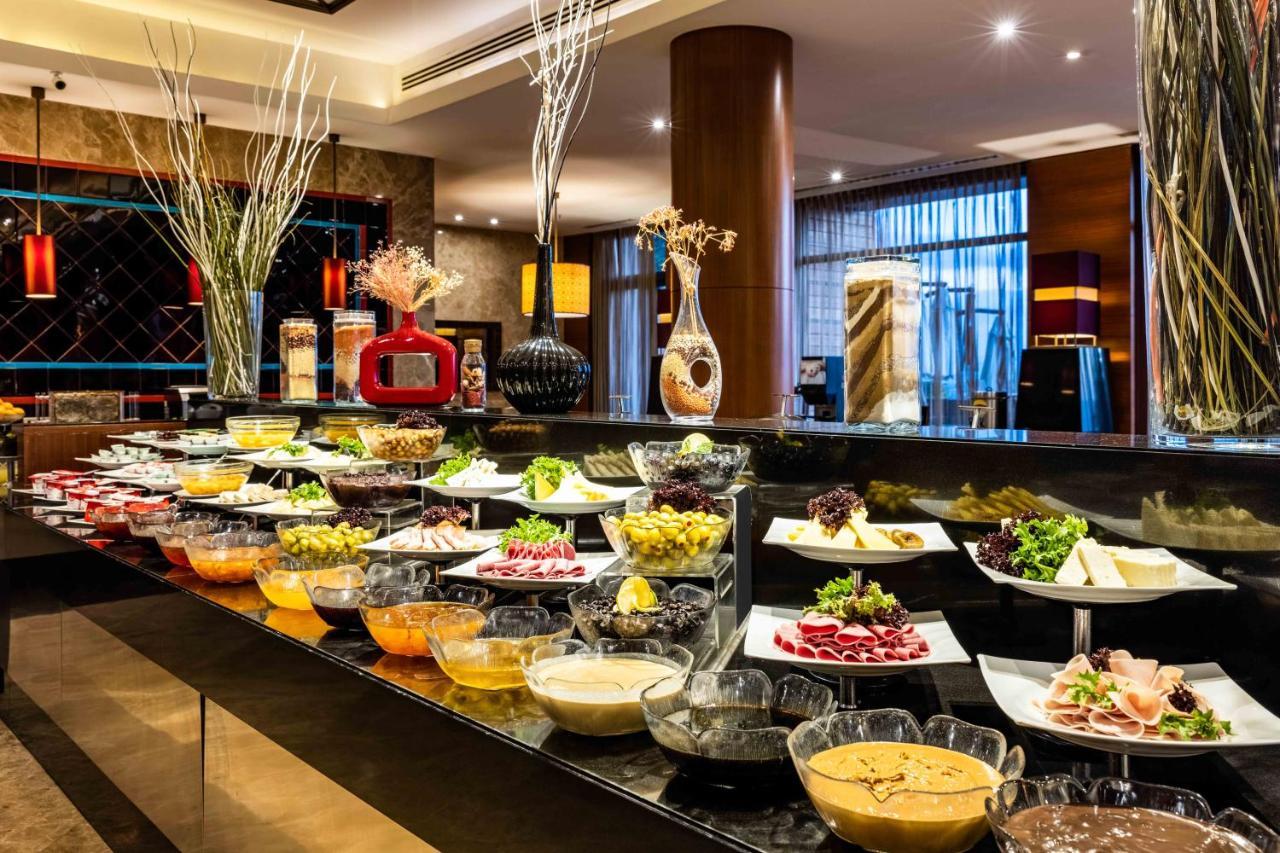 Hotel Çelik Palas Convention Center&Thermal SPA Bursa Exterior foto A buffet at a hotel