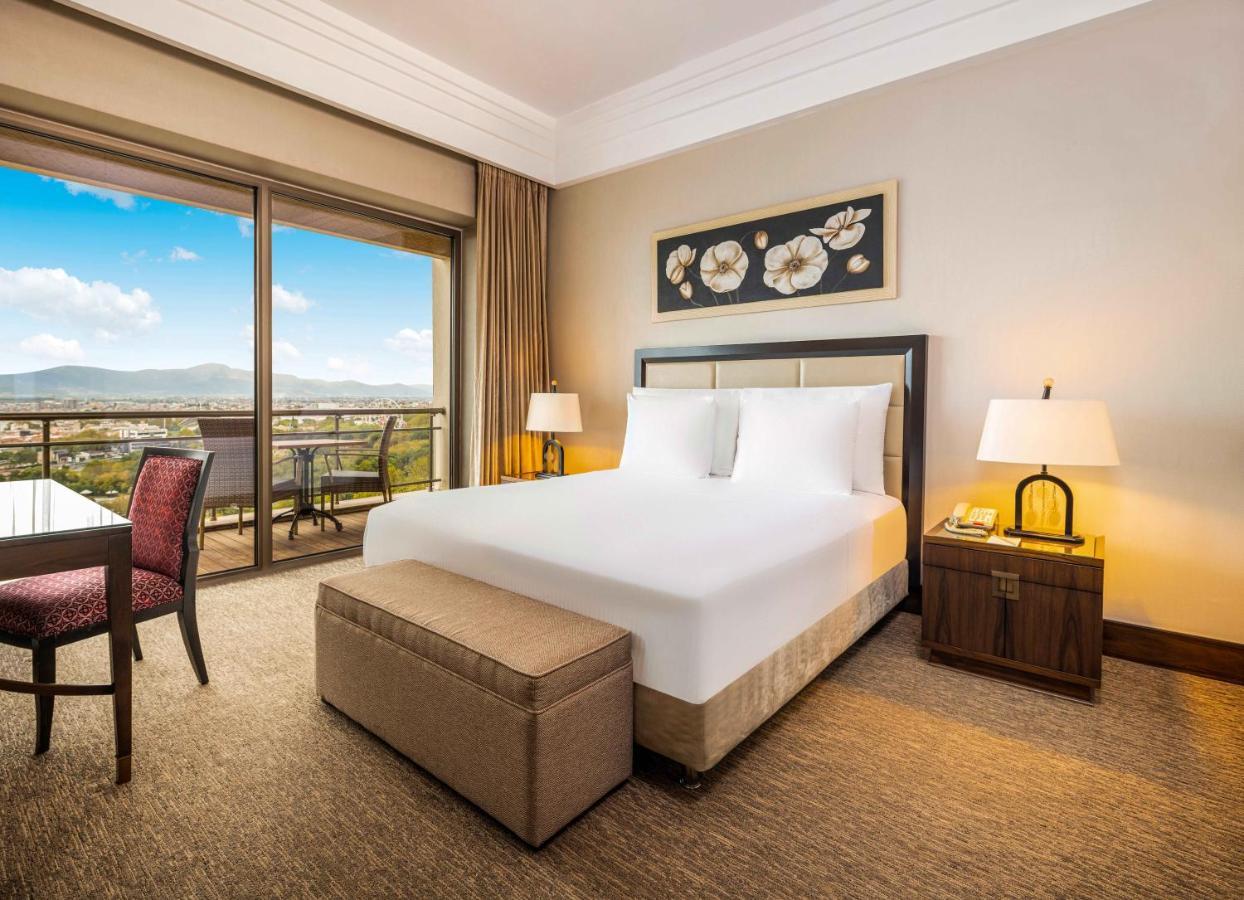 Hotel Çelik Palas Convention Center&Thermal SPA Bursa Exterior foto A bedroom at the Hilton Istanbul Bosphorus